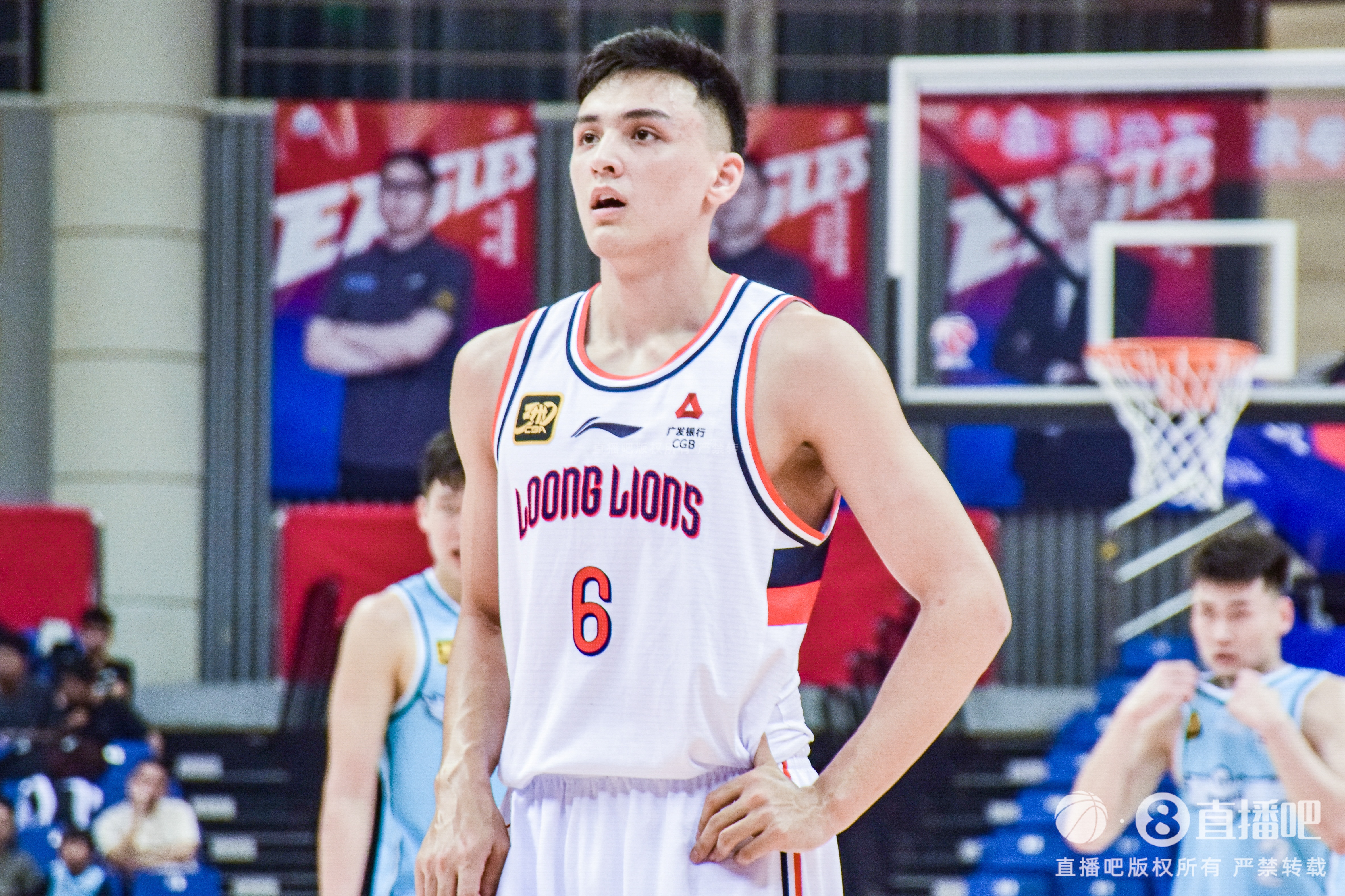  精准打击！于米提半场5中5拿到13分 三分3中3