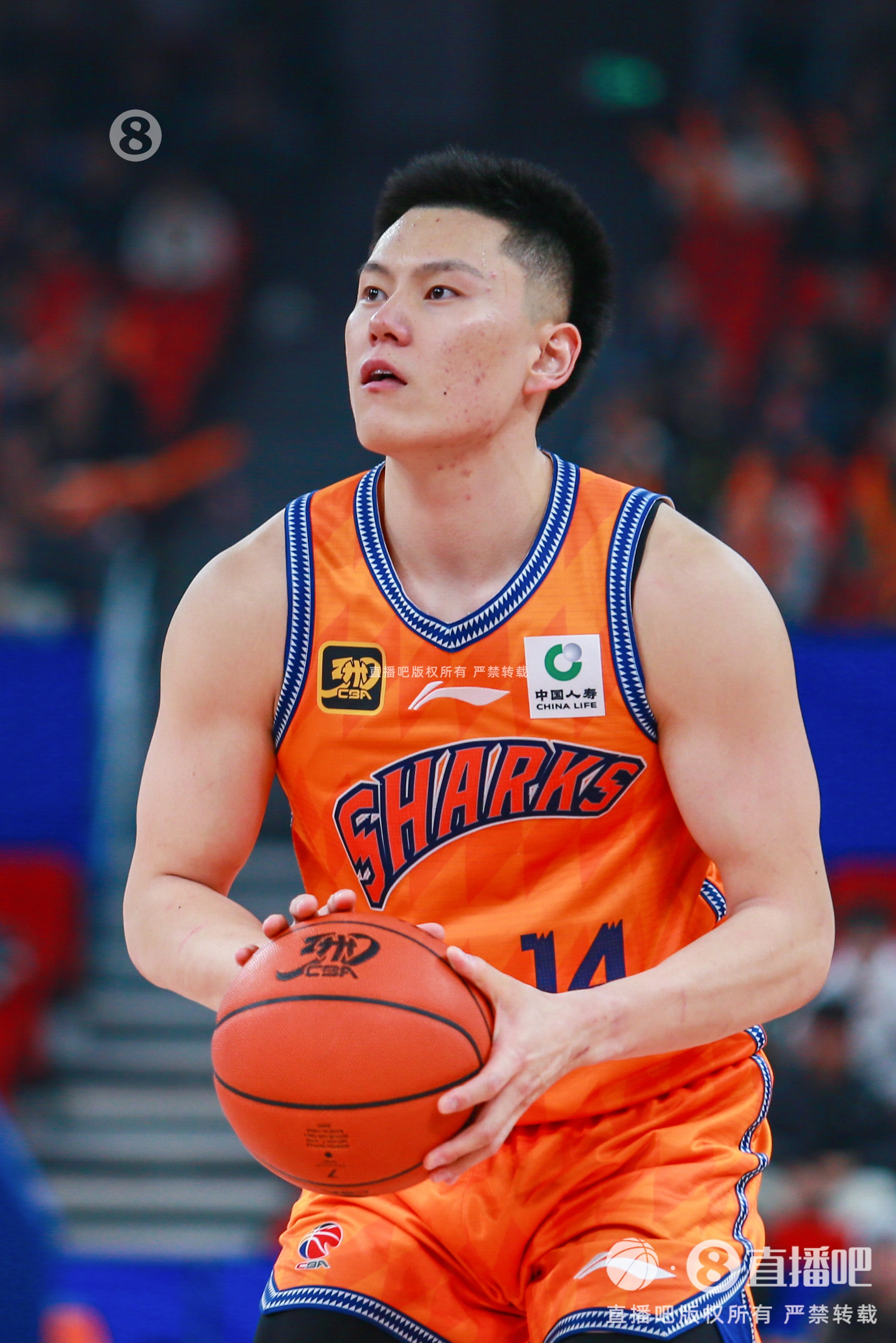  手感火热！李弘权半场三分6中5得到15分3板0失误